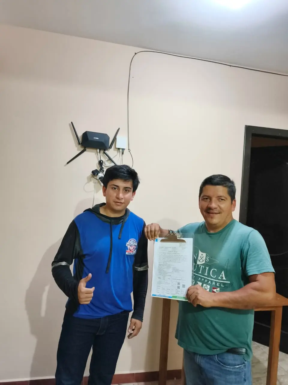 Clientes satisfechos con MoronaNet - Internet confiable en la Amazonía ecuatoriana Cliente satisfecho con el servicio de internet MoronaNet en Macas, Morona Santiago